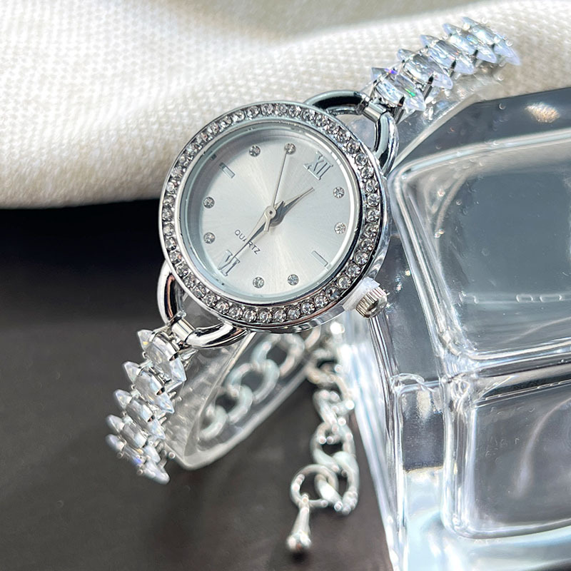 UTHAI CQ383 ファッショナブルな女性用腕時計ブレス - Luxury Watch Women のレビューと価格