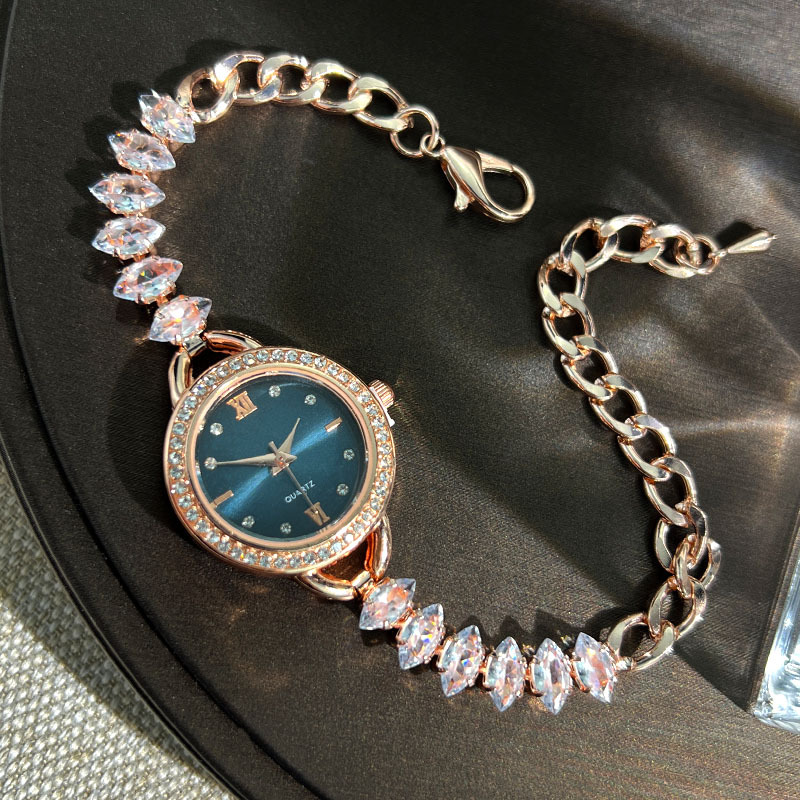 UTHAI CQ383 ファッショナブルな女性用腕時計ブレス - Luxury Watch Women のレビューと価格