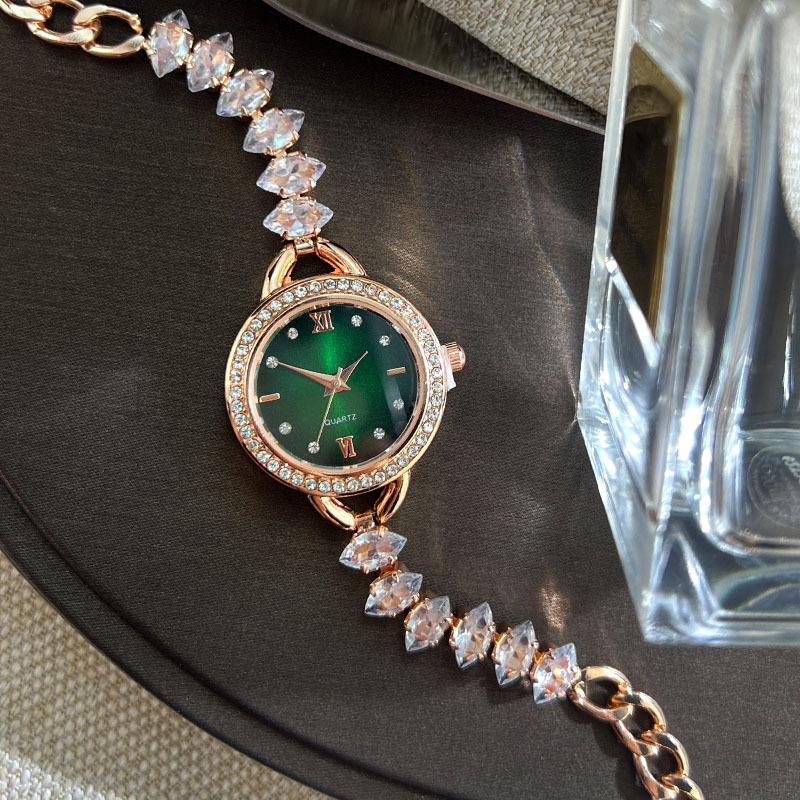 UTHAI CQ383 ファッショナブルな女性用腕時計ブレス - Luxury Watch Women のレビューと価格