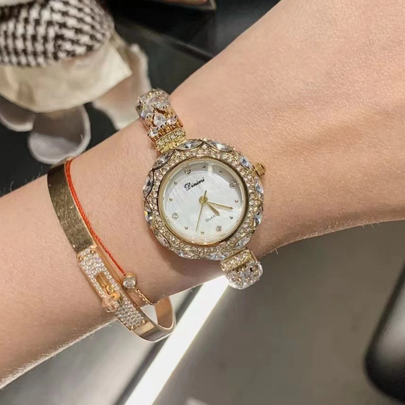 絶妙でスタイリッシュな韓国風レディースブレスレットウォッチ、 - Luxury Watch Value のレビューと価格
